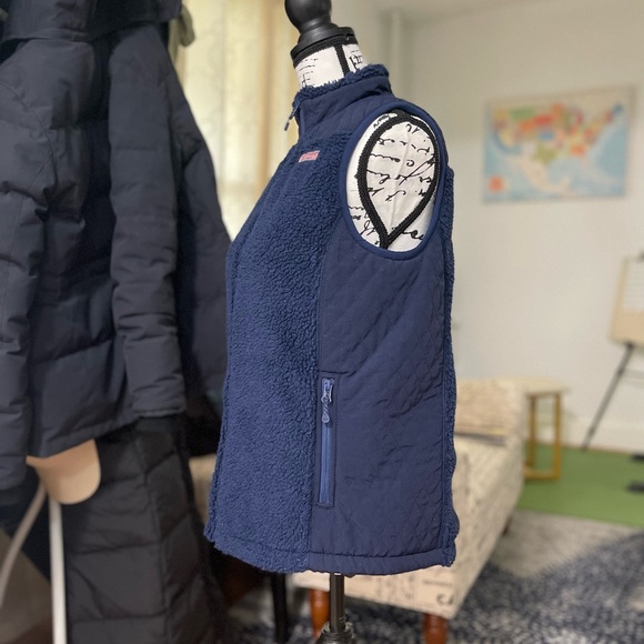 EUC Women’s X-Small Vineyard Vines Blackwatch Reversible Quilted Sherpa Vest - Picture 8 of 16